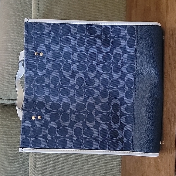 Coach Handbag - Picture 3 of 8